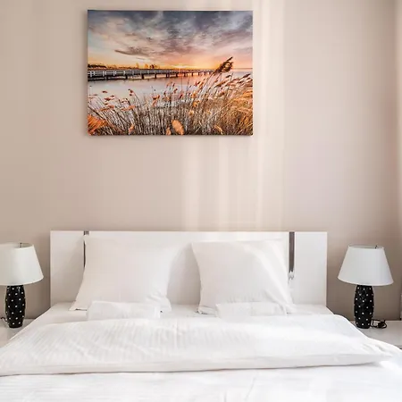 Rentplanet - Miedziana アパート