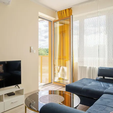 Rentplanet - Miedziana アパート *